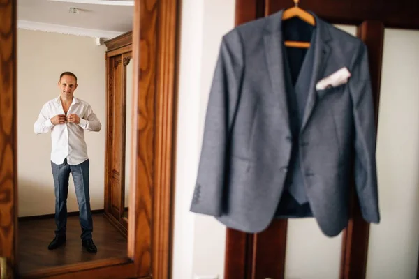 Vestidor Novio Preparación Para Ceremonia Fondo — Foto de Stock