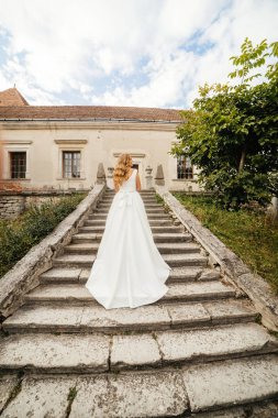 Gün düğün, güzel gelin.  