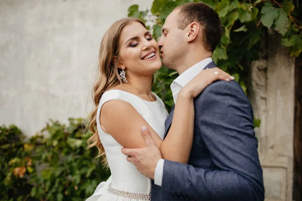 Bruden Och Brudgummen Bröllop Dag Bröllopsparet Vackra Brudparet Eleganta — Stockfoto