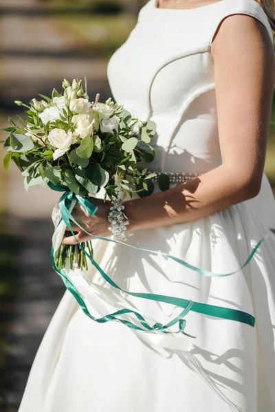 Hübsche Braut Hochzeitstag — Stockfoto