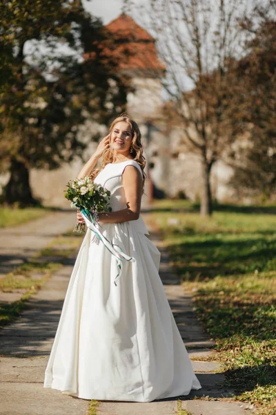 Hübsche Braut Hochzeitstag — Stockfoto
