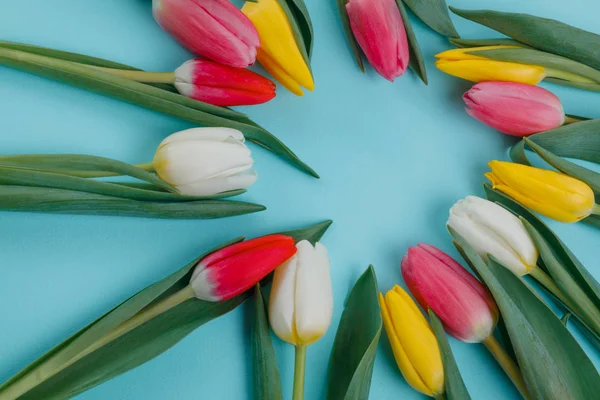 Postkarte Zum Frauentag Tulpenrahmen Auf Hintergrund Draufsicht — Stockfoto