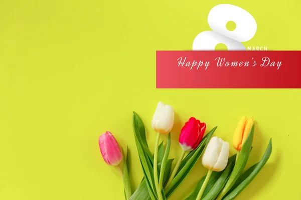 着色されたチューリップ 素敵なチューリップの花の構成 バレンタインデーや母の日 日国際女性の日 — ストック写真
