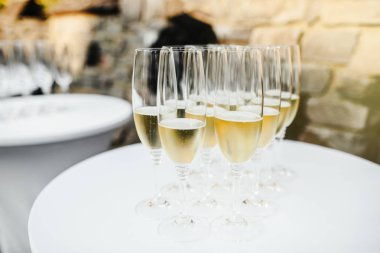 Şampanya. Arka plan şampanya ile kutlama