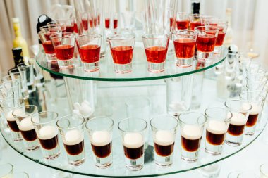 Resepsiyon iç. içecekler parti. Kokteyller ve içkiler.