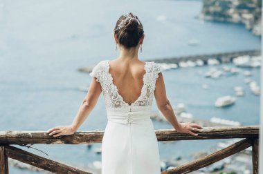 güzel gelin adada, geri görünüm arıyorum