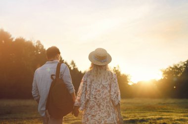 Genç Travelers çift birlikte eğlenmek.