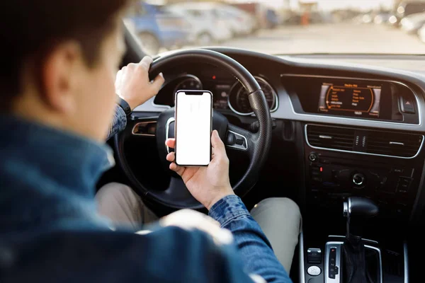 Mannen Bilen Ung Affärsman Med Telefon Bil Man Holding Smartphone — Stockfoto