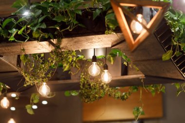 şık süslemeleri ile güzel kafe