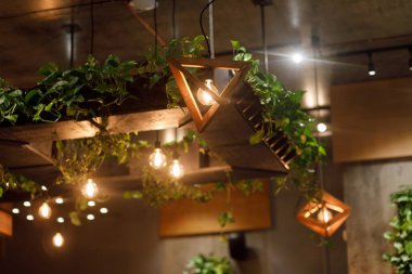 şık süslemeleri ile güzel kafe