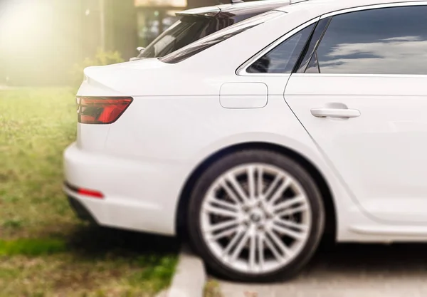 Новий Сучасний Спортивний Автомобіль Задні Ліхтарі Білого Автомобіля Крупним Планом — стокове фото