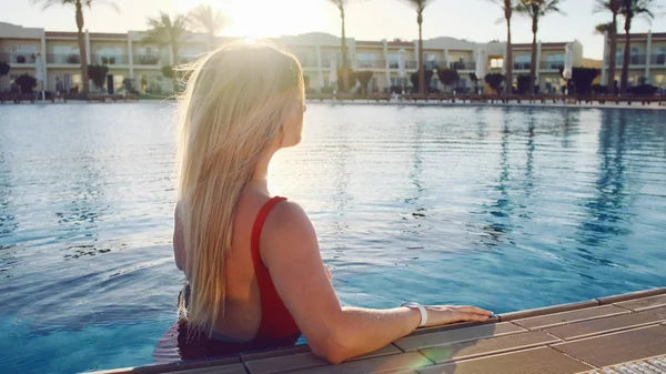 Vacances Été Belle Fille Dans Piscine Concept Liberté — Photo