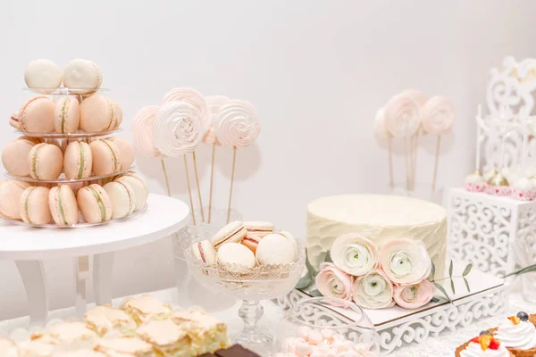 Una Barretta Tavolo Con Dolci Caramelle Dessert — Foto Stock