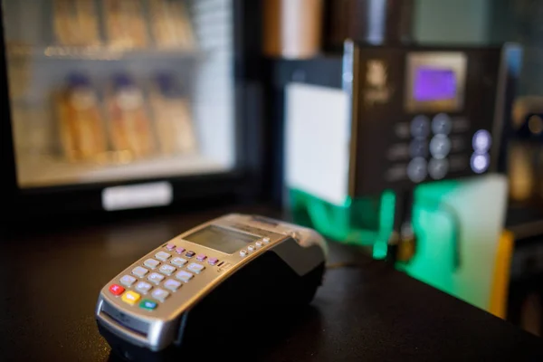 Kreditkartenautomat Mit Bokeh Hintergrund — Stockfoto