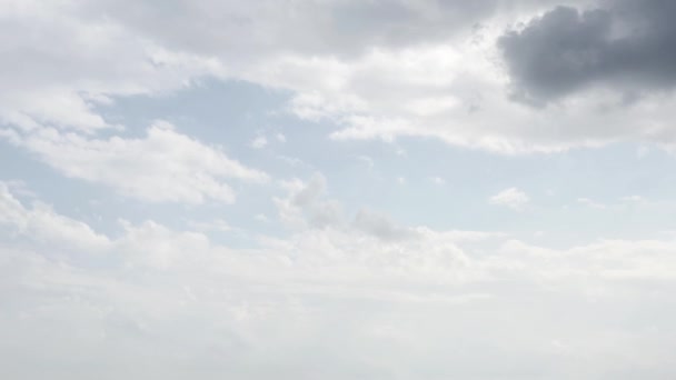 Fundo Azul Céu Com Nuvens Minúsculas Nuvens Céu Azul — Vídeo de Stock