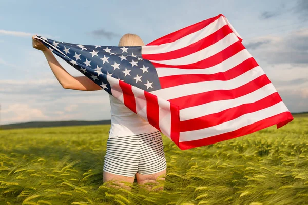 Detrás Joven Celebrando Julio Con Bandera Mujer Con Bandera Americana — Foto de Stock