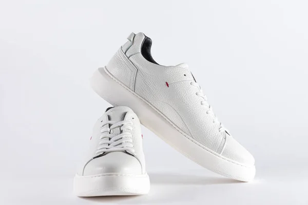 Sapatilhas Brancas Fundo Sapatos Masculinos — Fotografia de Stock
