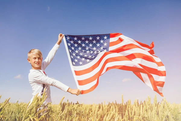 Vacaciones Patrióticas Niño Sosteniendo Bandera Americana Patriotas América Día Independencia — Foto de Stock