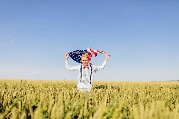 Vacaciones Patrióticas Niño Sosteniendo Bandera Americana Patriotas América Día Independencia — Foto de Stock