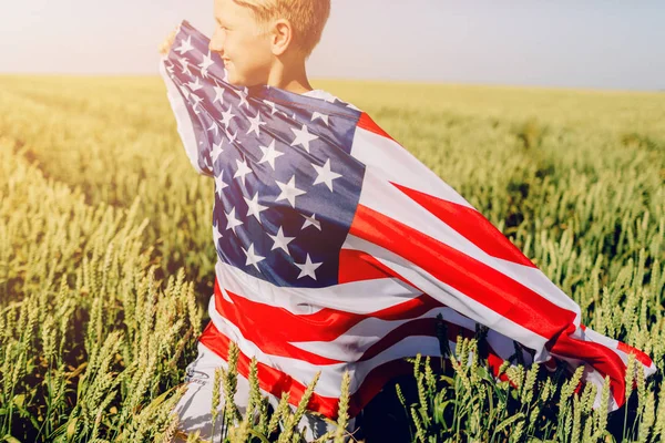 Patriotischer Feiertag Junge Mit Amerikanischer Flagge Patrioten Amerikas Unabhängigkeitstag Juli — Stockfoto