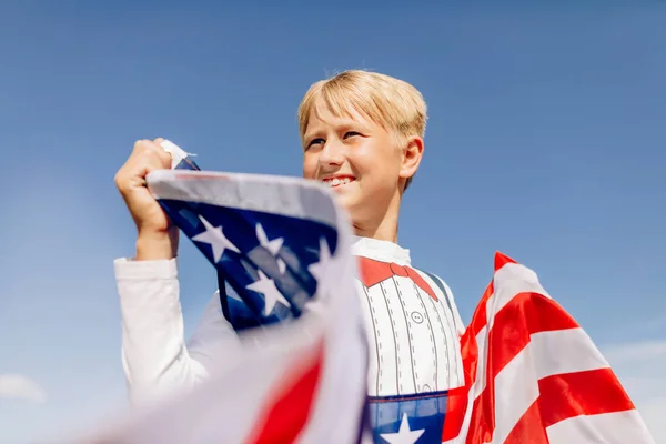 Vacaciones Patrióticas Niño Sosteniendo Bandera Americana Patriotas América Día Independencia — Foto de Stock