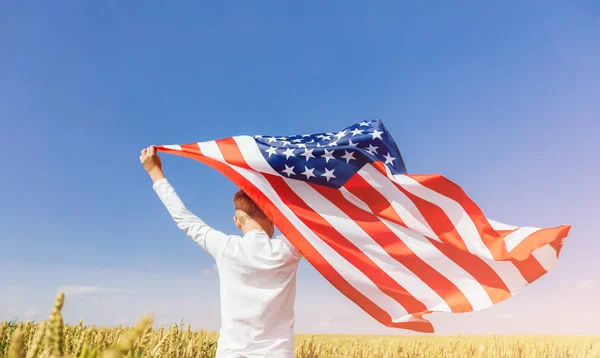 Vacaciones Patrióticas Niño Sosteniendo Bandera Americana Patriotas América Día Independencia — Foto de Stock