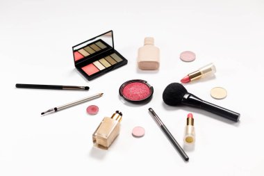 Renkli arka plan üzerinde güzellik ürünü Makyaj desen arka plan.