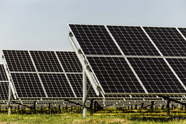 Nueva Energía Panel Solar Día Soleado Fuente Electricidad Alternativa —  Fotos de Stock