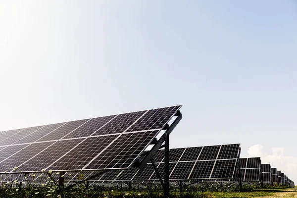 Nueva Energía Panel Solar Día Soleado Fuente Electricidad Alternativa —  Fotos de Stock