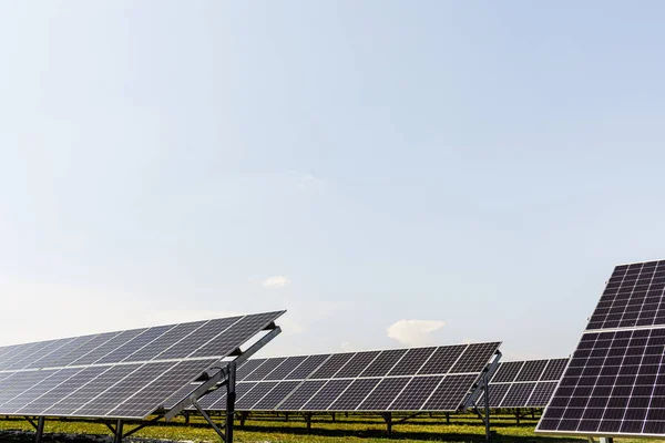 Nueva Energía Panel Solar Día Soleado Fuente Electricidad Alternativa —  Fotos de Stock