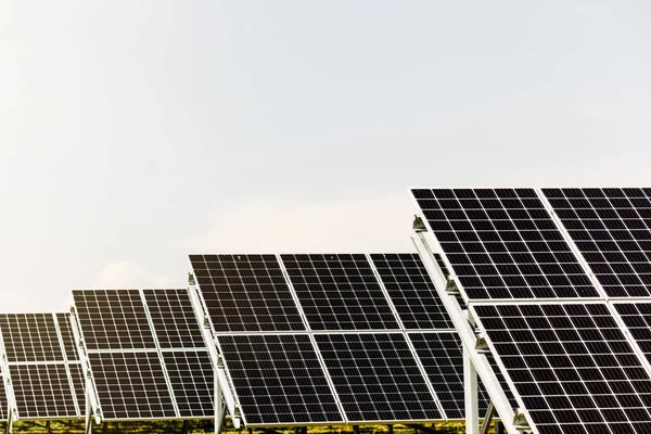 Nueva Energía Panel Solar Día Soleado Fuente Electricidad Alternativa —  Fotos de Stock