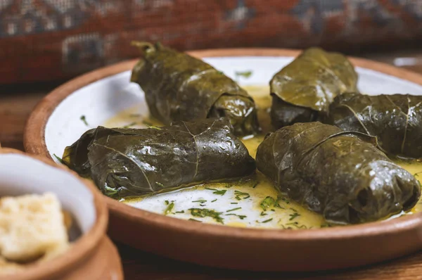 Orta Doğu Yemekleri Arap Mutfağı Doldurulmuş Sarmaşık Yaprakları Geleneksel Dolma — Stok fotoğraf