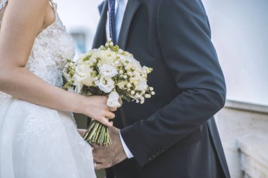 Damat ve gelin bir arada. Düğün çifti.