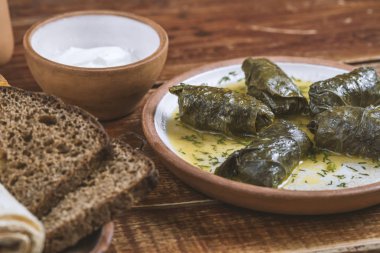 Orta Doğu yemekleri, Arap mutfağı, doldurulmuş sarmaşık yaprakları, ya da geleneksel Dolma