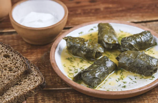 Mellanösternmat Arabisk Mat Färdigställande Fyllda Vinblad Eller Traditionell Dolma — Stockfoto