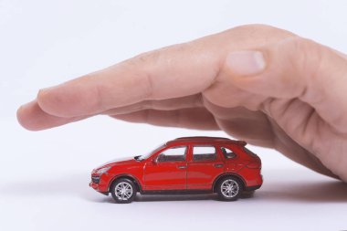 Araba (otomobil) sigorta ve çarpışma feragat kavramları zarar verebilir. İşadamı koruyucu hareketi ile