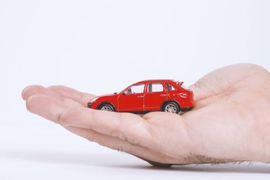 Araba (otomobil) sigorta ve çarpışma feragat kavramları zarar verebilir. İşadamı koruyucu hareketi ile