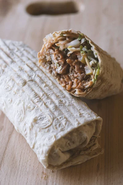 Παραδοσιακό Ανατολίτικο Σάντουιτς Κρέας Κρεμμύδι Και Βότανα — Φωτογραφία Αρχείου