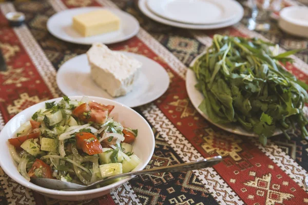 Ensalada Saludable Con Verduras Temporada Entrantes Una Mesa Con Servilleta — Foto de Stock