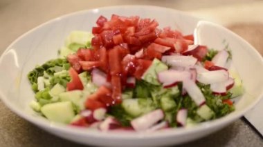 otlar bir salata ekleme