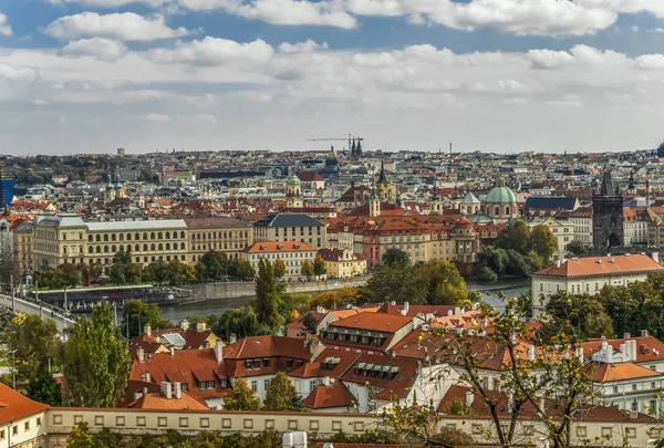 Sonbaharda Prag 'ın güzel manzarası