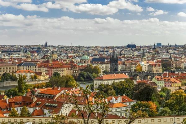 Kaunis Näkymä Prahaan Syksyllä — kuvapankkivalokuva