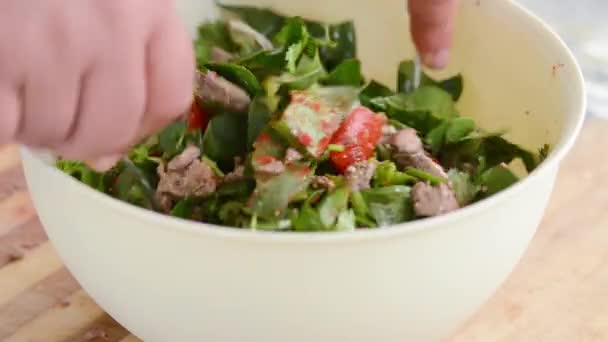 Cook Mixing Salad Lettuce Liver — Stock Video