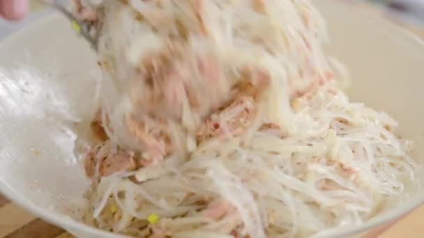 Man Cooking Tuna Noodles Salad — Wideo stockowe