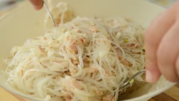 Man Cooking Tuna Noodles Salad — Wideo stockowe