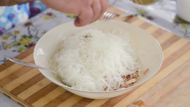 Man Cooking Tuna Noodles Salad — Wideo stockowe