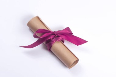 kaydırma eski sararmış kağıtlar, kırmızı bir kurdele sargılı