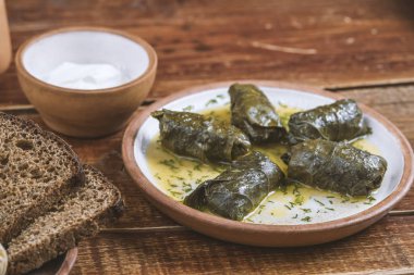 Orta Doğu yemekleri, Arap mutfağı, doldurulmuş sarmaşık yaprakları, ya da geleneksel Dolma