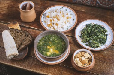 Hayat çeşitli lezzetli yemekler, başlangıç yemekleri, ana yemek, Orta Doğu restoranındaki tatlı komposto.