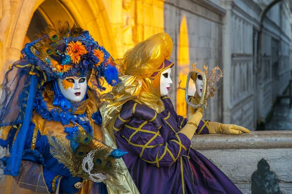 Menschen Masken Und Kostümen Auf Dem Venezianischen Karneval — Stockfoto